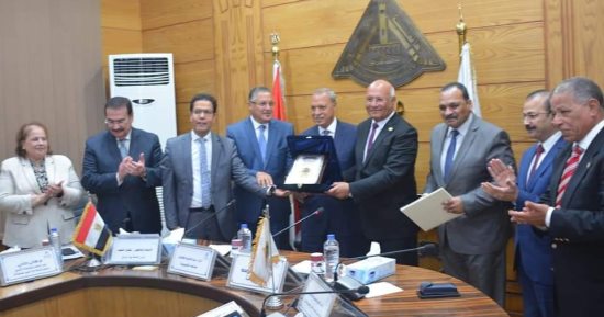 مجلس جامعة بنها يكرم الدكتور جمال سوسة رئيس الجامعة فى احتفالية كبرى