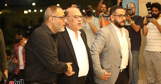 صلاح عبد الله ونضال الشافعى وإيهاب فهمى يشاركون فى عزاء والد مى كساب