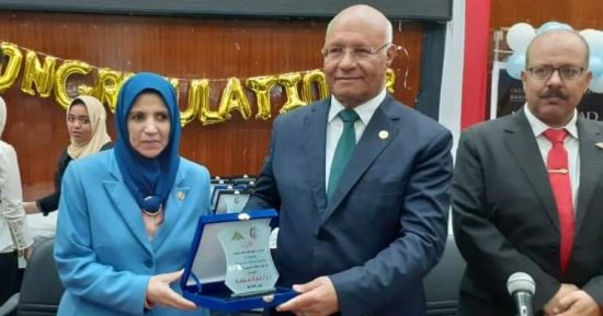 رئيس جامعة بنها يشهد حفل تخريج الدفعة 37 بكلية الطب البيطرى.. صور
