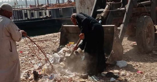 مدينة إسنا تستكمل أعمال النظافة ورفع الإشغالات على الطريق الشرقى طراد النيل بالنمسا