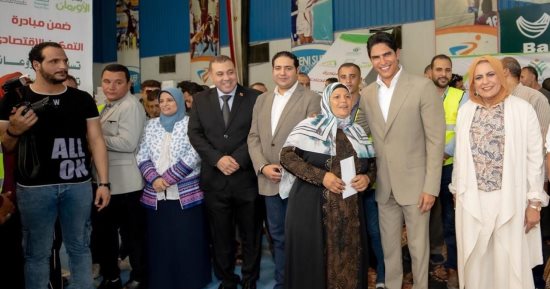 تحت مظلة التحالف الوطني للعمل الأهلي والتنموي.. أبو هشيمة الخير وحياة كريمة والأورمان تواصل توزيع 1200 مشروع اقتصادي و12  طن لحوم و6 آلاف كرتونة ببنى سويف.. صور