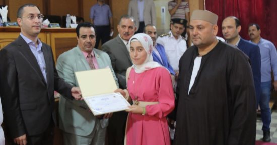 محافظ كفر الشيخ يكرم أوائل الشهادة الإعدادية الأزهرية.. صور