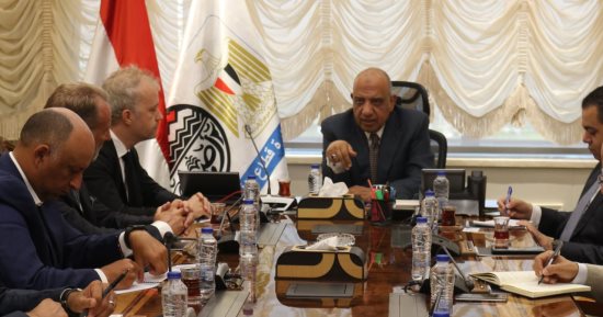 ‫‬ وزير قطاع الأعمال يبحث مع تحالف مصرى فرنسى إنشاء محطتى طاقة شمسية لخدمة الصناعة
