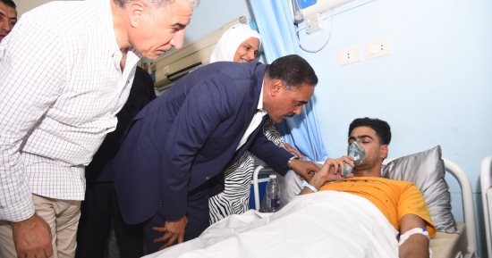 ارتفاع عدد المصابين بحريق أحد مولات مرسى مطروح لـ30 والمحافظ يزور المصابين