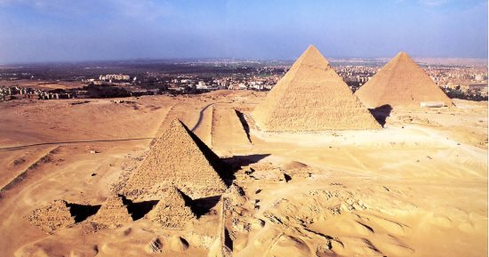 أخبار مصر.. الحكومة تنفى غلق منطقة الأهرامات بالجيزة لمدة شهرين    