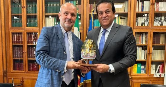 وزير الصحة يبحث مع نظيره الإيطالى دعم التعاون المشترك بين البلدين 