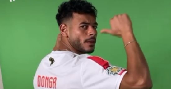 دونجا يرتدى قميص إمام عاشور فى الزمالك.. صورة
