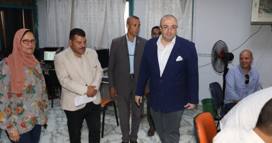 محافظ بنى سويف يتفقد اختبارات المتقدمين للدورات التدريبية بمركز تدريب سقارة