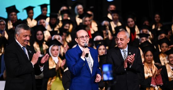 جامعة مصر للعلوم والتكنولوجيا تحتفل بتخرج دفعة جديدة من كلية التربية الخاصة بحضور الفنان محمد صبحى.. صور