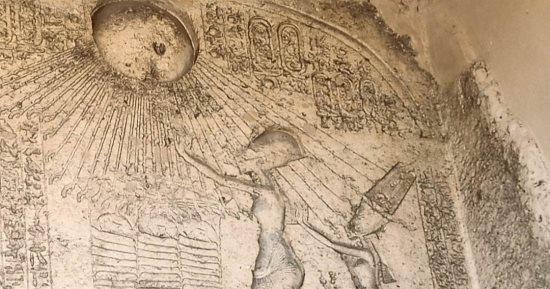 تفاصيل وأسرار لوحات أخناتون وسر العمارنة في المنيا.. صور