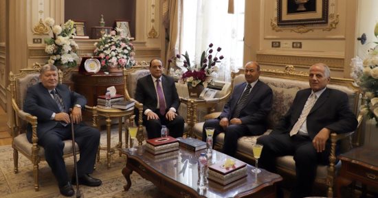 رئيس القضاء الأعلى يستقبل النائب الأول لرئيس محكمة النقض الأسبق