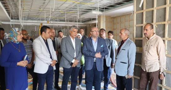محافظ بني سويف يتفقد التجهيزات الهندسية بالشبكة الوطنية الموحدة للطوارئ 