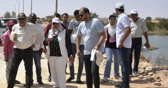 نائب محافظ أسوان تتابع الأعمال الجارية بمشروع ممشى أبو سمبل السياحى.. صور
