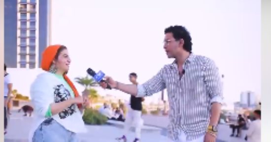بهجة ومرح.. قناة cbc تبث فيديو لزوار مدينة العلمين يمارسون لعبة "بدون كلام"