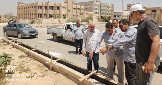 رئيس جهاز العبور يتفقد أعمال تطوير الطرق بالمنطقة الصناعية والأحياء السكنية بالمدينة