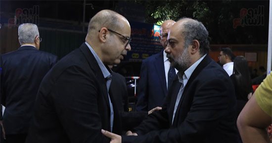أكرم القصاص يقدم واجب العزاء فى الشاعر شوقي حجاب