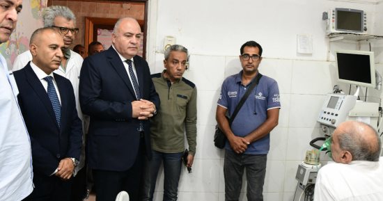 محافظ قنا يتفقد مصابى تسريب كلور بمحطة صرف مدينة العمال