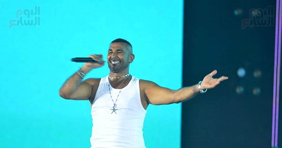 أحمد سعد يبدأ حفل مهرجان العلمين بأغنية "الملوك"