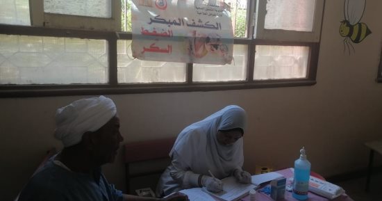 صحة الأقصر تنظم قافلة طبية بوحدة الديمقراط الصحية على مدار يومين بالمجان
