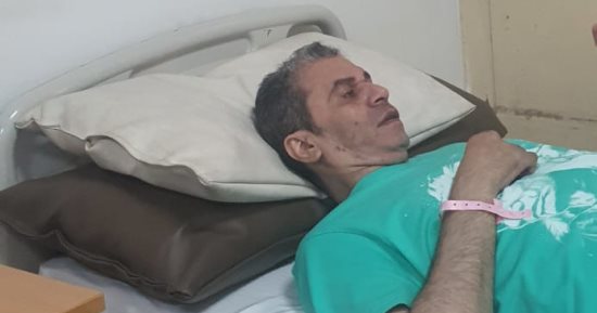 تدهور الحالة الصحية للفنان عمرو محمد على الشهير بـ"شقشق" ونقله للمستشفى.. صور