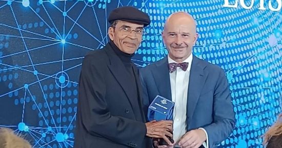 منح الأديب الليبي الكبير إبراهيم الكوني جائزة الزمالة العالمية من روما