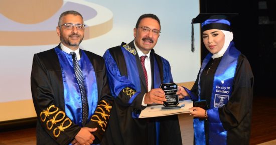 كلية طب الأسنان جامعة الإسكندرية تحتفل بتخريج 880 طالبا مصرىا ووافدا