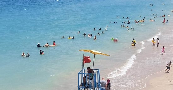رفع الرايات الحمراء على جميع شواطئ الإسكندرية 