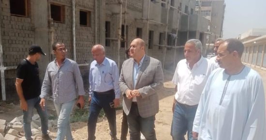 نائب محافظ الجيزة يوجه بسرعة إنهاء تشطيب السوق الحضارى الجديد بالعياط