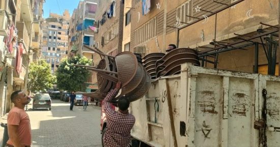 رفع إشغالات المحال بإمبابة وغلق مقهى لتعديه على الطريق بشارع الوحدة بالجيزة
