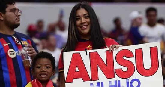 برشلونة ضد الريال.. الجماهير تزين مدرجات الكلاسيكو "صور"