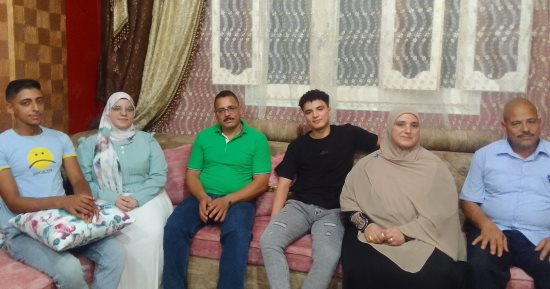 أوائل الثانوية العامة فى المحافظات يفتحون قلوبهم فرحا بالتفوق لـ"اليوم السابع".. ابن البحيرة الأول مكرر على الثانوية العامة: طموحى أن أكون عالما فى الطب.. أمل أولى الثانوية العامة بنظام الدمج: ربنا جبر خاطرى