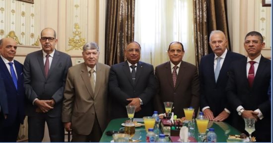 رئيس مجلس القضاء الأعلى يستقبل رئيس وأعضاء هيئة قضايا الدولة للتهنئة 