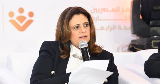 شارك بصوتك.. وزارة الهجرة تطلق حملة للمشاركة بانتخابات الرئاسة.. سها جندى تلتقى الجاليات المصرية بـ6 دول خليجية.. وتوجه بإنشاء غرفة عمليات لاستقبال الاستفسارات.. وتؤكد: المصريون بالخارج ركن أساسى فى صنع القرار