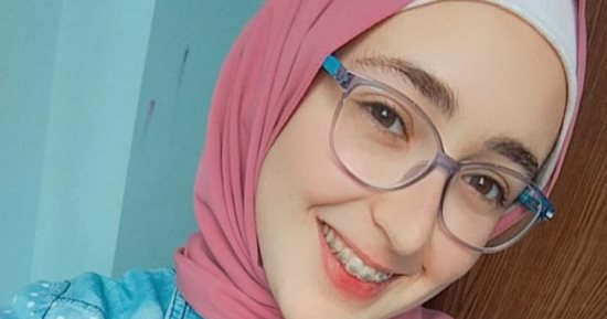 الأولى على الثانوية العامة "أدبى": "فرحت أهلى وكافئتهم على تعبهم"