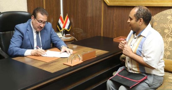 محافظ المنوفية يلتقى عددا من المواطنين ويؤكد ضرورة التواصل الدائم لحل شكاواهم