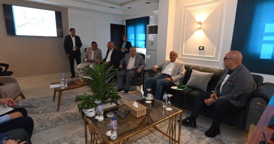 وزير الإسكان يستعرض الموقف التنفيذى للمشروعات المختلفة الجارى تنفيذها بحدائق أكتوبر