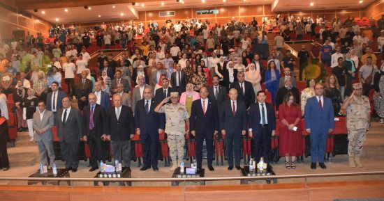 رئيس جامعة حلوان: ثورتا 30 يونيو و23 يوليو لبناء وطن وفتح آفاق الأمل أمام المصريين