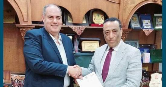 تكليف الدكتور عبد الرازق الكومى بأعمال وكيل آداب طنطا لشئون الدراسات العليا