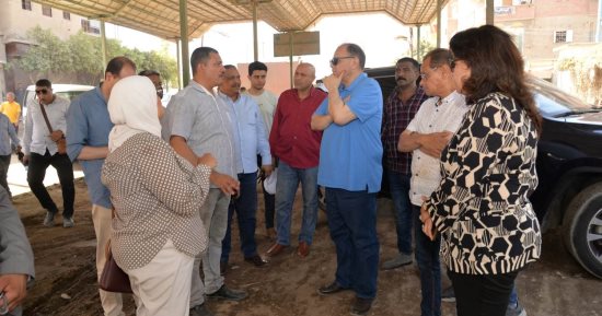 محافظ أسيوط يتفقد سوق وموقف سيارات الشامية بساحل سليم لدراسة أعمال التطوير