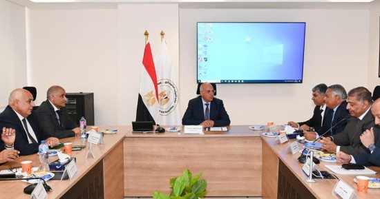 وزير الرى يجتمع لبحث موقف إيراد نهر النيل