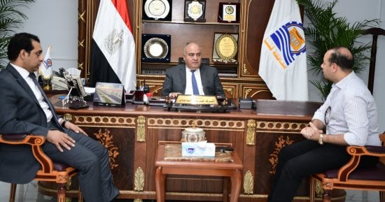 محافظ قنا يتابع موقف مشروع مزرعة التوت لإنتاج الحرير الطبيعى بنقادة