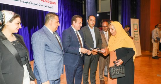محافظ المنوفية: تسليم 90 قرضا و15 كشكا للأسر الأولى بالرعاية