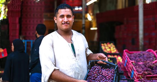 خير أرضك يا مصر.. محاصيل الصيف تزين الأسواق