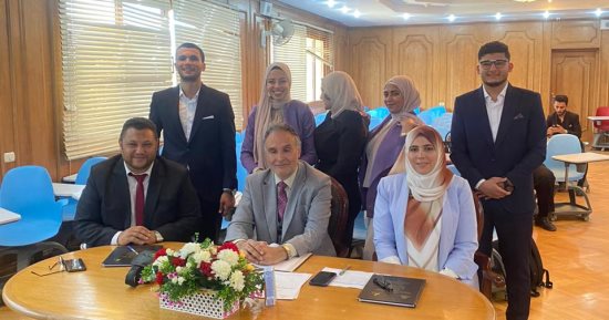 طلاب كلية الذكاء الاصطناعى يبتكرون غواصة لانتشال الجثث من البحار.. الطلاب: فكرنا فى اختراع غواصة سريعة مزودة بالعديد من الأجهزة والبرامج لانتشال الجثث.. وصممنا على الاختراع عقب تعرض زميلنا للغرق