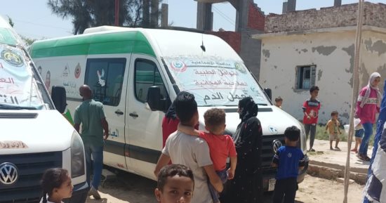 الكشف على 1200 حالة للقافلة الطبية المجانية بمركز شباب أم عزام بالقصاصين ضمن "حياة كريمة"