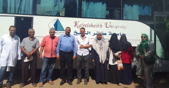 قافلة لكلية طب بيطري كفر الشيخ تجري الكشف على الحيوانات بقرية بقلين