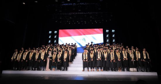 جامعة مصر للعلوم والتكنولوجيا تنظم حفلاً مبهرا لتخريج دفعة جديدة من كلية "الهندسة".. صور