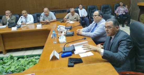 نائب محافظ شمال سيناء يبحث إجراءات ترشيد استهلاك الكهرباء