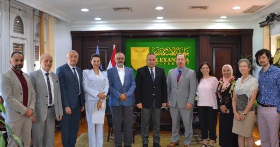 رئيس جامعة الإسكندرية يستقبل وفد جامعة فيرجينيا تك الأمريكية لبحث التعاون