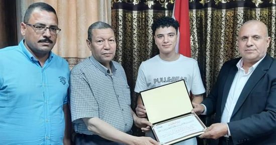 وكيل "تعليم دمياط" يكرم أوائل الثانوية العامة بالمحافظة